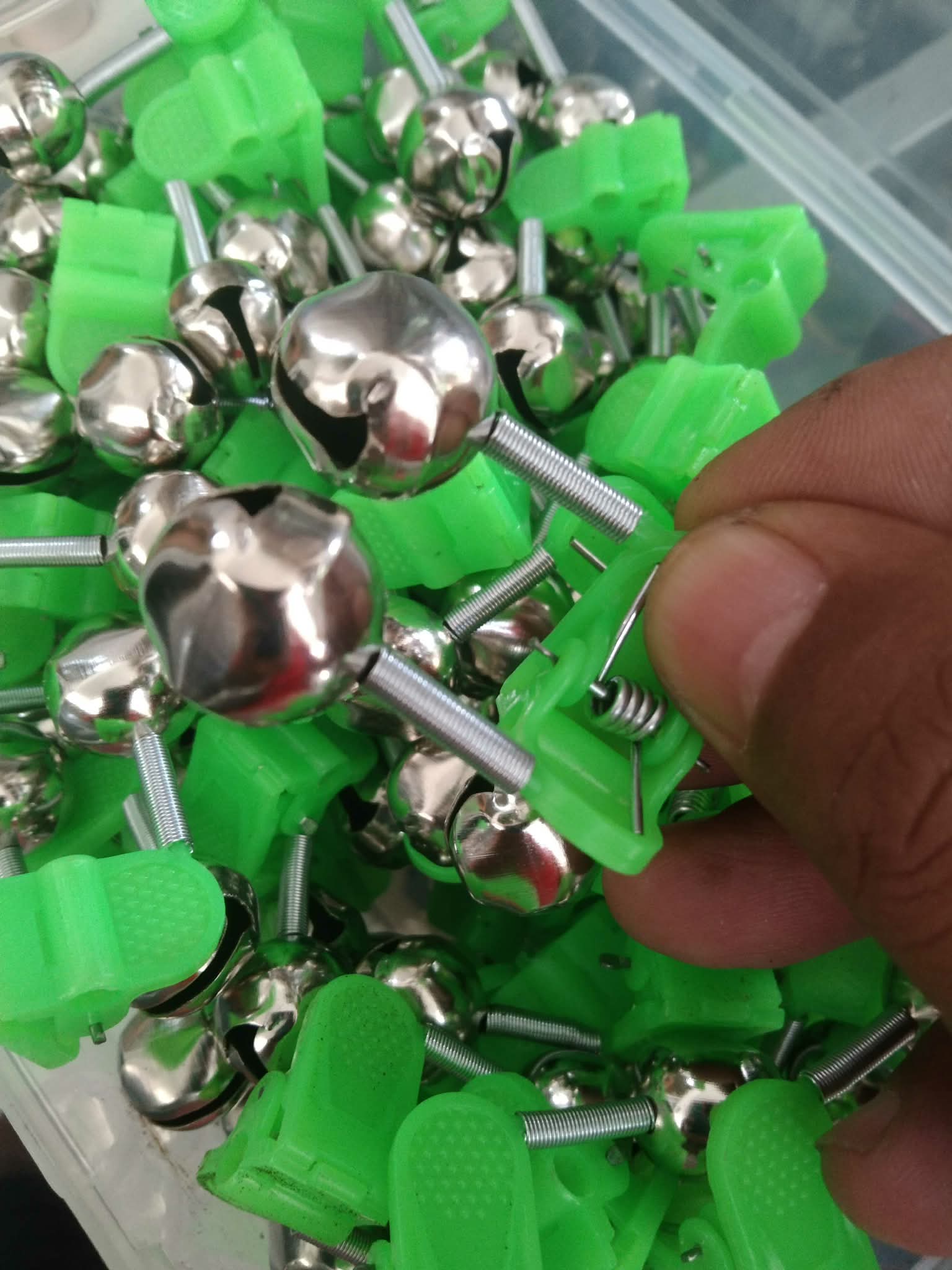 กระดิ่งตกปลา ใช้เตือนเวลาปลากินเหยื่อ ใช้งานง่ายแค่ติดไว้ที่ปลายคัน 