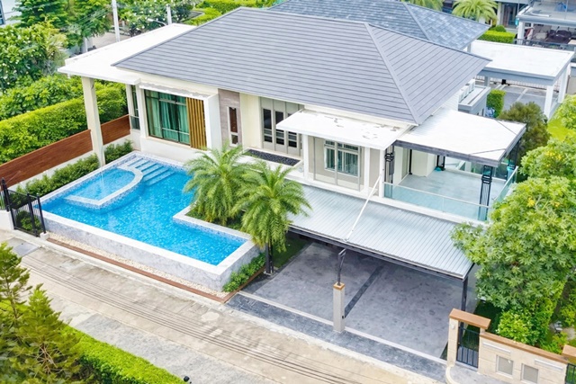 ใกล้ MRTไทรม้า 500ม. คฤหาสน์ Pool Villa หรู 2 ชั้น 5นอน 6น้ำ 132 ตร.ว. 500 ตร.ม. ใกล้ตลาดสดท่าอิฐ 1.5 กม 