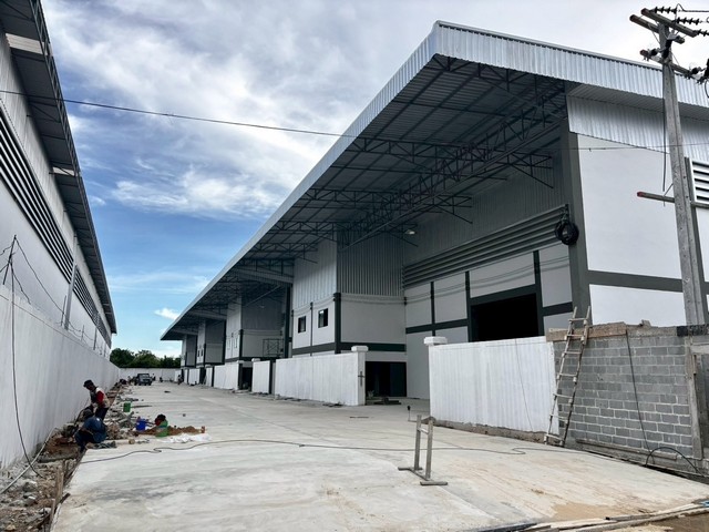 ให้เช่าโกดังพร้อมออฟฟิศสร้างใหม่ ไฟฟ้า 250 KVA  มี 3 ขนาดให้เลือก  ตำบล สวนหลวง อำเภอกระทุ่มแบน 