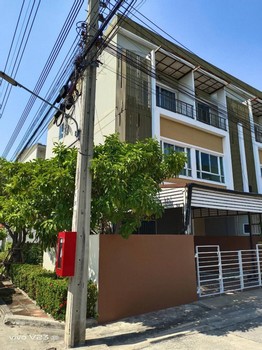 HR 10032 ให้เช่าทาวน์โฮม 3 ชั้น หมู่บ้าน นลินอเวนิว 2 รามคำแหง 144 ใกล้สถานีรถไฟฟ้าสายสีส้ม
