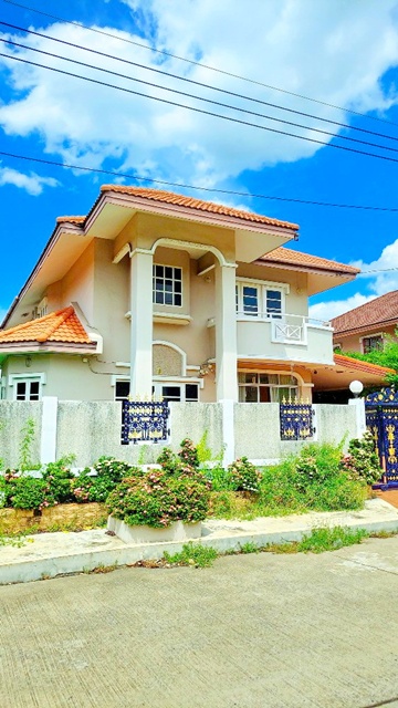 ทำเลหลักหก 80 ตร.ว. 280 ตร.ม. ม.เมืองเอก หน้าม.รังสิต 300ม. บ้านเดี่ยวขนาดใหญ่ 2 ชั้น 3 นอน 2 น้ำ ตลาดสัมมากรเมืองเอก 1 กม.