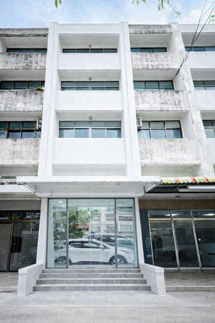  รามคำแหง 4-14  อาคารพาณิชย์ 4.5 ชั้น 4นอน พระราม9 3 น้ำ 18 ตร.ว.300 ตร.ม.  เดอะมอลล์ รามคำแหง 300 ม. ม.รามคำแหง 1 กม.หัวหมาก 