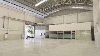 BST1239 ให้เช่าโกดัง โรงงาน พร้อมออฟฟิศ แพรกษา สมุทรปราการ พื้นที่ใช้สอยรวม 1,368 ตร.ม. พื้นที่สีม่วง ขอใบ รง.4 ได้ ใกล้ BTS แพรกษา