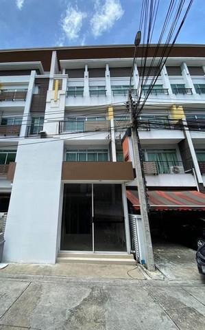 HR 10043 โฮมออฟฟิศ โครงการบิสทาวน์ ลาดพร้าว 4 ห้องนอน 4 ห้องน้ำ เฟอร์นิเจอร์พร้อมใช้งาน เดินถึง สถานี BTS