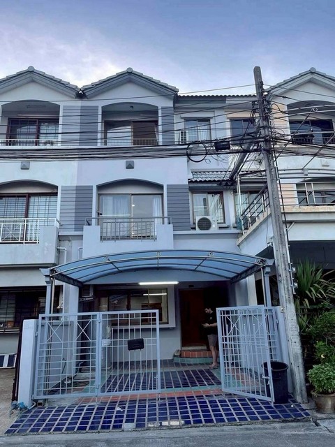 ให้เช่า-ขายทาวน์โฮม 3 ชั้นหน้าสวน​ 3 ห้องนอน บ้านกลางเมือง ซอยพระราม9 ซอย 43 ใกล้ The Nine พระราม9 **จดทะเบียนได้ 