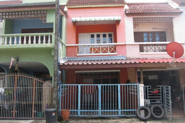 ขายทาวน์โฮม หมู่บ้านชมฟ้า ถนนรังสิต-นครนายก ธัญบุรี ปทุมธานี
