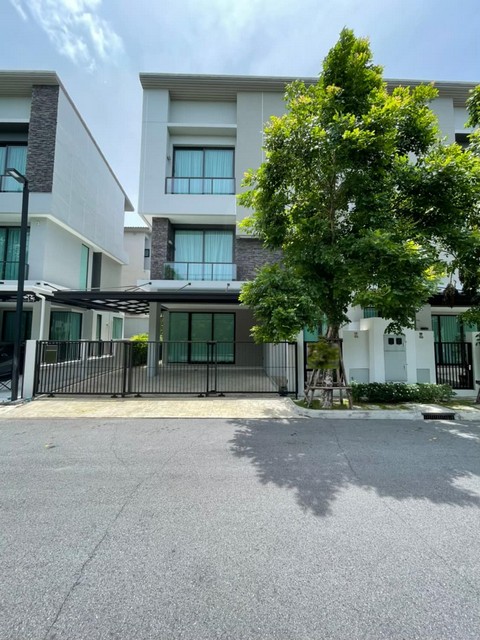 ขาย ให้เช่า บ้าน 3 ชั้น Super Luxury Villa โครงการ บ้านกลางเมือง คลาสเซ่ เอกมัย รามอินทรา ถนนสุคนธสวัสดิ์ 19 ซอยนกสกุล ถนนประเสริฐมนูกิจ
