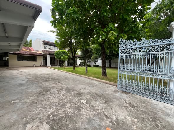 ให้เช่าบ้านเดี่ยว 2 ชั้น 220 ตรว. หมู่บ้านปัญญา พัฒนาการ30 ติดถนนเมนโครงการ แปลงสี่เหลี่ยมผืนผ้า สวยมาก