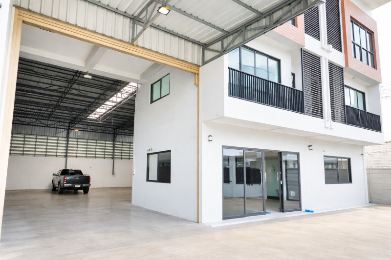 ใกล้ตลาดลำลูกกาพลาซ่า 850 ม. โกดังพร้อมออฟฟิศ 3 ชั้น สร้างใหม่ 4นอน 4 น้ำ 470 ตร.ม. ลำลูกกา คลองสาม