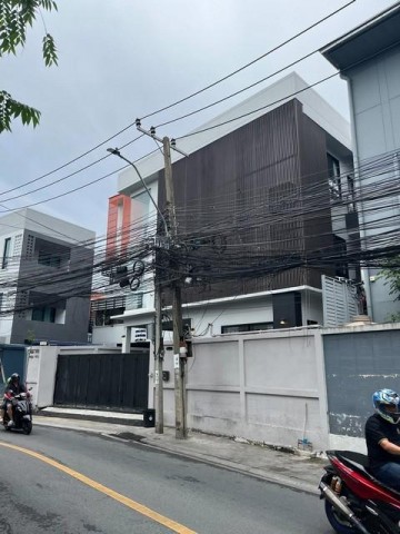HR 10117 ให้เช่าบ้านเดี่ยว 3 ชั้น 100 ตรว. 360 ตรม. ซอย 20 มิถุนา ถนนสุทธิสารวินิจฉัย ใกล้ MRT สุทธิสาร เหมาะทำออฟฟิศและอยู่อาศัย