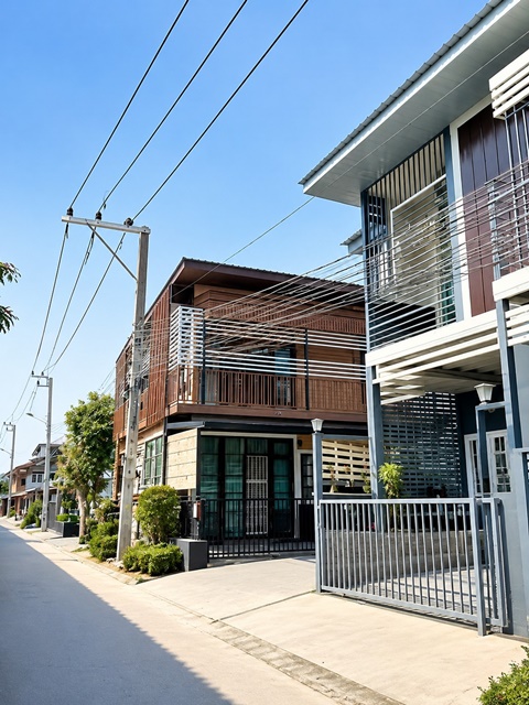 รร.นานาชาติเวลลิงตัน 2.6 กม800 ม. พร้อมเฟอร์ฯ .หลังมุม 4นอน 40 ตร.วา.  3 น้ำ  กรุงเทพกรีฑา5-7-9 MRTแยกลำสาลี บ้านเดี่ยว 2 ชั้น