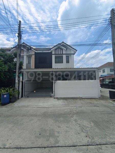 ขายทาวน์เฮ้าส์ 2 ชั้น พฤกษา 70 ฉลองกรุง ลาดกระบัง เนื้อที่ 25.2 ตรว หลังมุม ได้ความเป็นส่วนตัว รีโนเวทใหม่ทั้งหลัง พร้อมเข้าอยู่