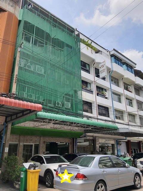 ให้เช่าอาคารพาณิชย์ 5 ชั้น + ชั้นดาดฟ้ามีหลังคา 1,080 ตรม. ซอยรัชดาภิเษก 22 ใกล้ MRT รัชดาภิเษก