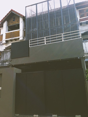 ขายโฮมออฟฟิศ 3 ชั้น 38 ตรว. 350 ตรม. ซอยพระรามเก้า ซอย 19 (ซอยวัดพระราม9) เหมาะทำออฟฟิศ และพักอาศัยได้