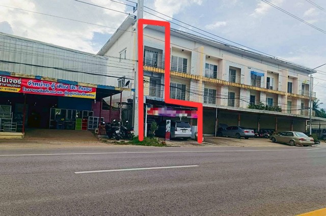 ขายขาดทุนอาคารพาณิชย์ 3 ชั้น  ติดถนนสายแม่สอด-อุ้มผาง