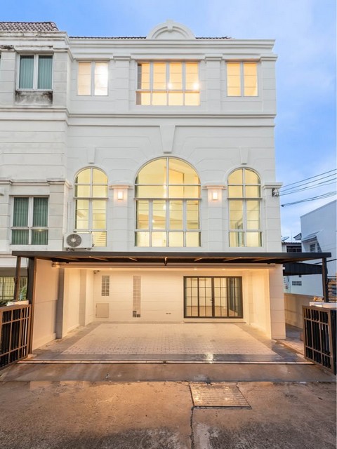 โฮมออฟฟิศ 3.5 ชั้นหลังมุม 240 ตรม. ทำเลทอง เดอะพาร์ค ลาดพร้าว วังหิน 76 ใกล้รถไฟฟ้า ใกล้ ม.เกษตร