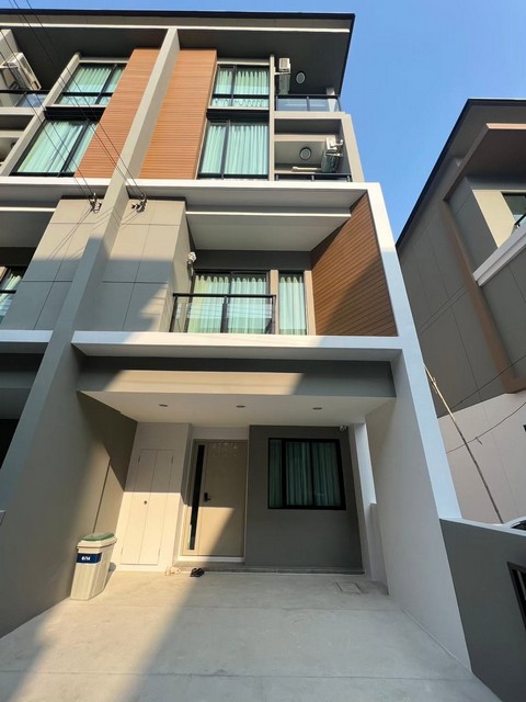 ให้เช่าทาวน์โฮม 3 ชั้น หลังมุม 205 ตร.ม. 4 นอน Premium Place พหลโยธิน-รามอินทรา ใกล้ Big C สะพานใหม่ ใกล้ทางด่วน ใกล้รถไฟฟ้าสายสีเขียว
