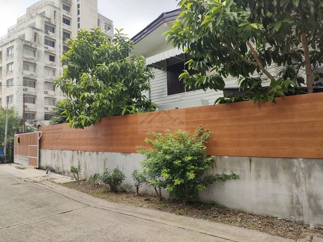 ให้เช่าบ้านเดี่ยว 2 ชั้น 3 ห้องนอน สุขุมวิท 103 อุดมสุข 48 บริเวณบ้านกว้าง สวนหน้าบ้าน ร่มรื่น ใกล้ทั้ง BTS อุดมสุข และ MRT ศรีอุดม