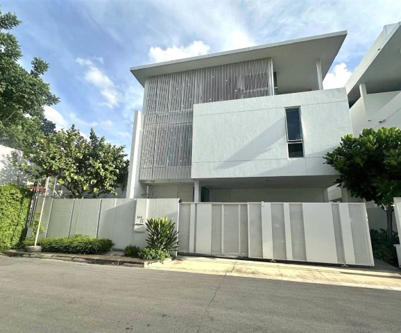 บ้านเดี่ยวเลียบด่วน VIVE Ekamai-Ramintraโยธินพัฒนา3 4bed 5 bathrooms  fully furnished