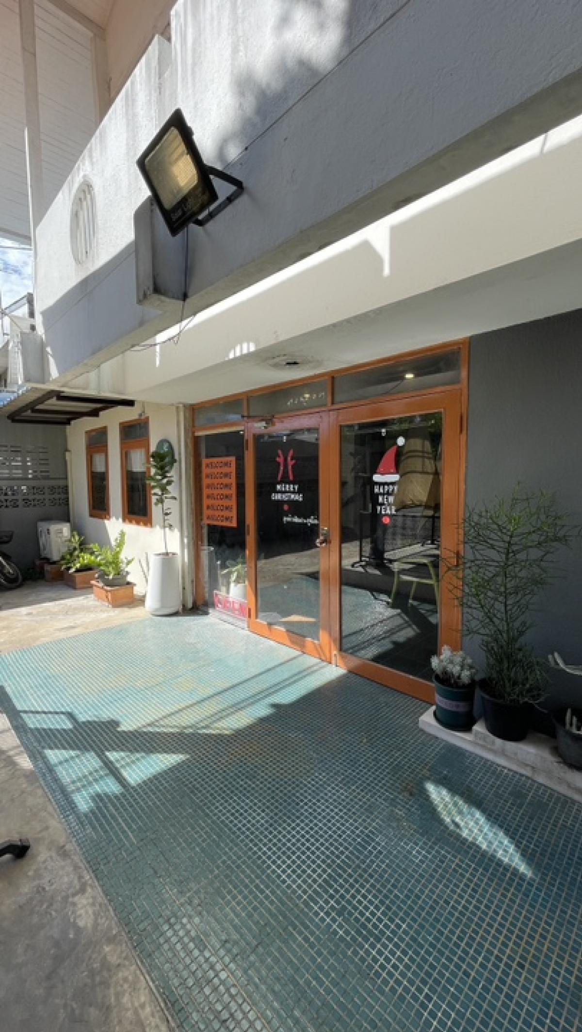 บ้านเดี่ยวพร้อมพื้นที่ธุรกิจ พระราม 9 ร้านกาแฟพร้อมกิจการได้ทันที  เนื้อที่ขนาด 63 ตารางวา