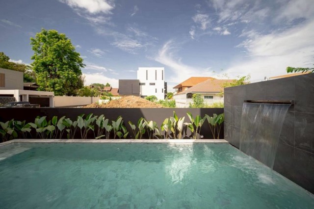 ขายพร้อมผู้เช่า 11.8 ล้าน #โซนกาดฝรั่ง #หางดง The Pool Villa 2 ชั้น สไตล์ #Modern ตกแต่งครบ