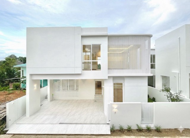 โซนสุเทพ #บ้านพูลวิลล่าสร้างใหม่ 7.9 ล้าน 52 ตรว. 4 นอน 3 น้ำ บ้าน 2 ชั้น #สไตล์โมเดิร์น มี 3 หลัง บนทำเลศักยาพ ใจกลางเมืองเชียงใหม่