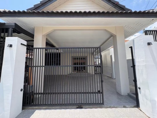 บ้านเดี่ยวพร้อมเข้าอยู่  พัทยาเหนือ - ใกล้เมืองจำลอง & รพ.กรุงเทพพัทยา