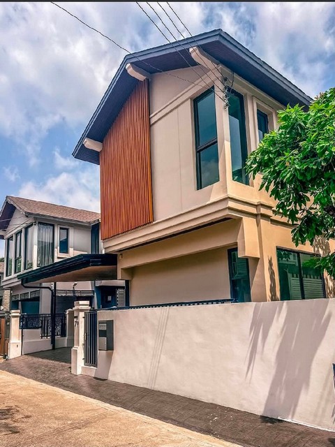 ให้เช่าบ้านเดี่ยว 2 ชั้น 60 ตรว. 3 ห้องนอน โครงการบ้านสวนปริญสิริ ซอยโยธินพัฒนา 3 ใกล้เลียบด่วน ตกแต่งใหม่ พร้อมเข้าอยู่