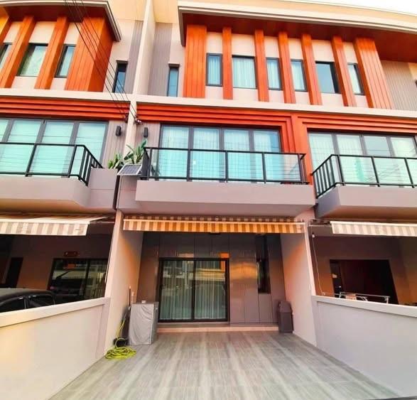 ให้เช่าทาวน์โฮม 3 ชั้น 23 ตร.ว. ไอเจ้นท์ พัฒนาการ ซอยพัฒนาการ 99 ใกล้สวนหลวง ร.9