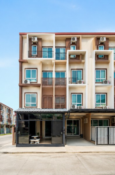ใกล้โรบินสัน ลาดกระบัง 300 ม.ทำเลอ่อนนุช-ลาดกระบัง 3 นอน  โฮมออฟฟิศหัวมุม ติดถนนเมน