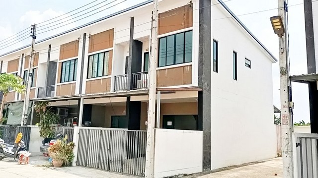 บ้านพร้อมอยู่ คลอง 8 ธัญบุรี  โปรโมชันพิเศษ! พร้อมเงินเหลือสูงสุด 200,000 – 300,000 บาท* ราคาเริ่มต้นเพียง 1.9xx ล้านบาท ฟรีค่าใช้จ่ายวันโอน
