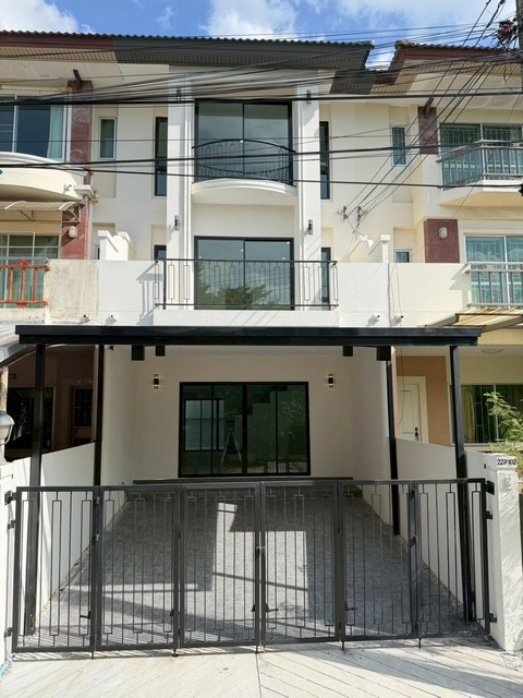 ขายทาวน์โฮม 3 ชั้น 4 ห้องนอน โครงการ ศุภาลัย พาร์ค วิลล์ 2 พหลโยธิน 48 รีโนเวทใหม่ทั้งหลัง ใกล้  ม.ศรีปทุม , ม.เกษตรศาสตร์