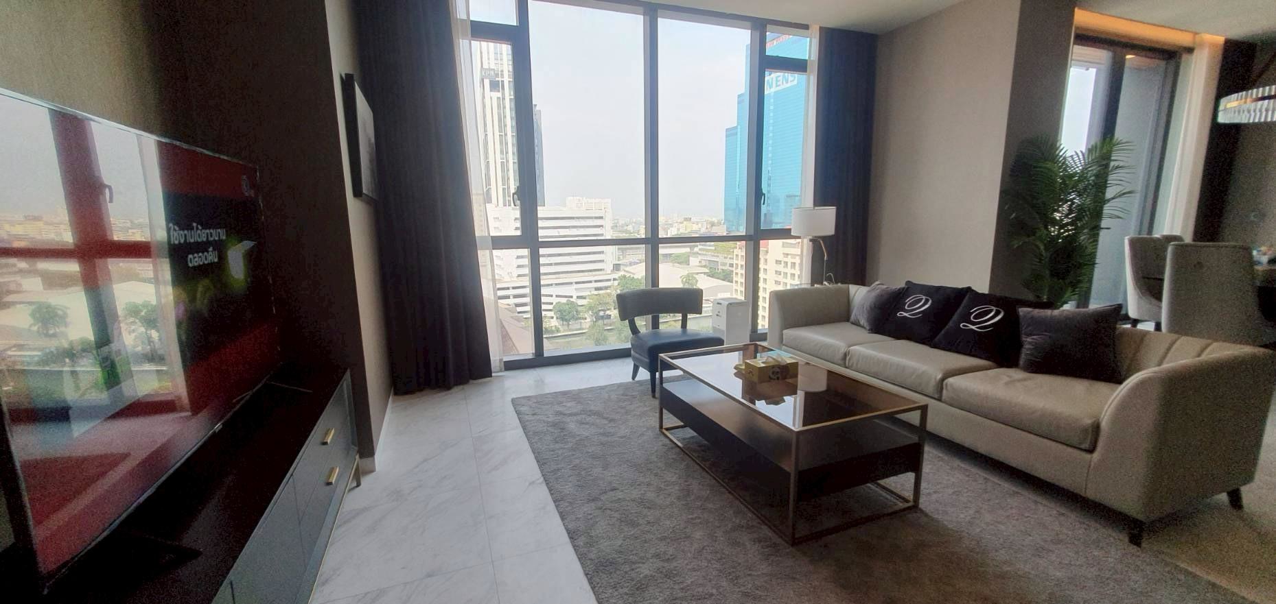 P03CR2606010  The Monument Thonglor 2 bed  3 baht 125 sqm.