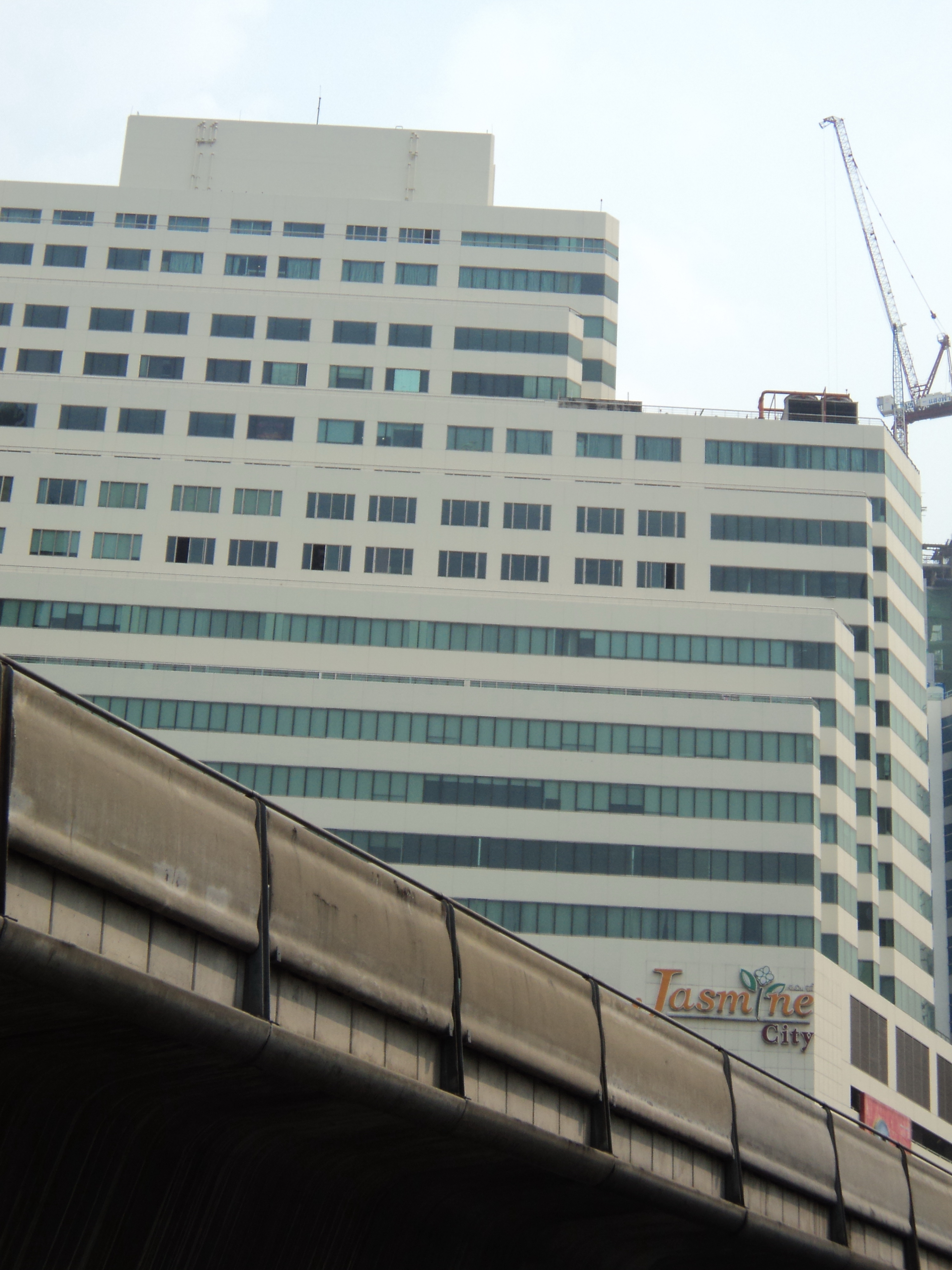 ให้เช่า สำนักงาน อาคารจัสมิน ซิตี้ ห้องนอน 1 ห้อง ห้องน้ำ 1 ห้อง 1 งาน 100 ตร.วา