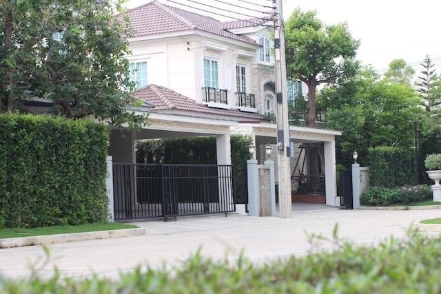 BH4230 ให้เช่าบ้านเดี่ยว Grandio ลาดพร้าว–เกษตรนวมินทร์ พร้อมเฟอร์นิเจอร์หรู ติดสโมสร พร้อมสวนและบ่อปลาคราฟ