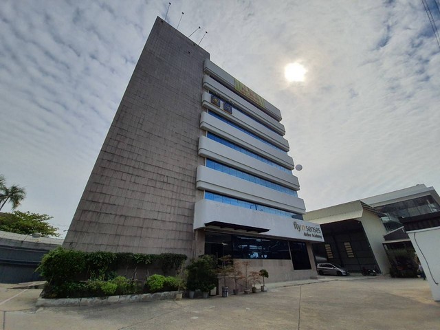 004123 ให้เช่า สำนักงาน อาคาร ฟลาย แอนด์ เซ็นส์  กรุงเทพ หลักสี่    39000 บาทต่อเดือน