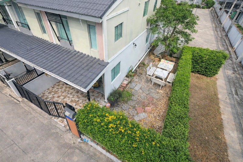 สนามกอล์ฟเมืองแก้ว 1.31กม.ศรีนครินทร์-บางนา ทาวน์โฮม 2 ชั้น 3นอน วัดหนามแดง1กม. 2 ห้องน้ำ บ้านมุม มีพื้นที่สวน  120 ตร.ม. 19.2 ตร.ว.