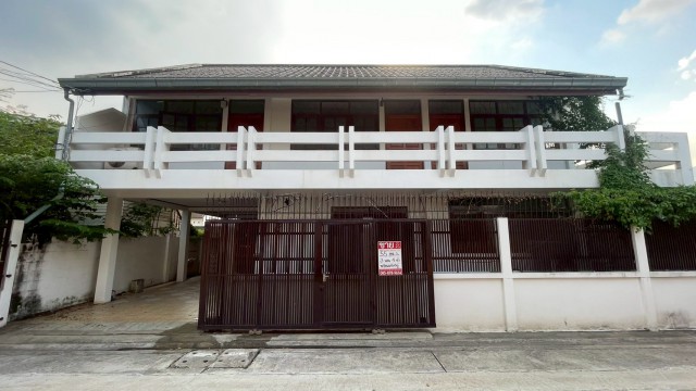 ขายบ้านเดี่ยว ซอยรัตนาธิเบศร์ 22 แยก 9 ซอยรัตนาธิเบศร์ 22 ใกล้เซ็นทรัล รัตนาธิเบศร์ ใกล้รถไฟฟ้า บ้านสวยพร้อมอยู่