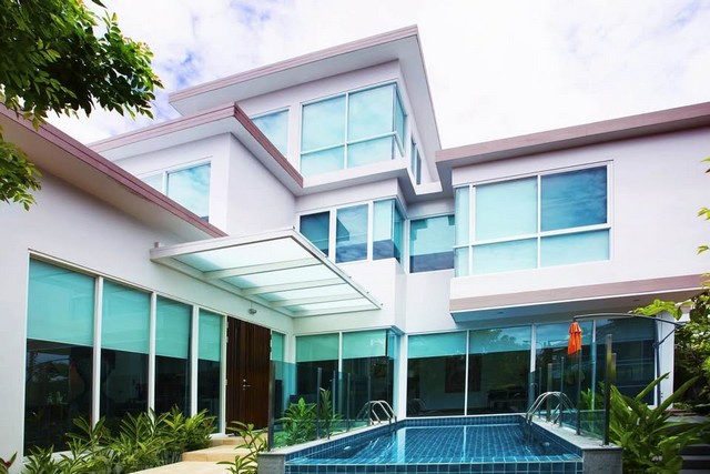ให้เช่าบ้านเดี่ยว มีสระว่ายน้ำ โชคชัย 4  ลาเพร้าว ใกล้โรงเรียน นานาชาติฝรั่งเศส
