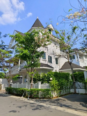  บ้านเดี่ยวหลังใหญ่สไตล์ยุโรป 3 ชั้น  4 ห้องนอน 5 ห้องน้ำ โครงการแฟนตาเซีย วิลล่า บางนา International Village