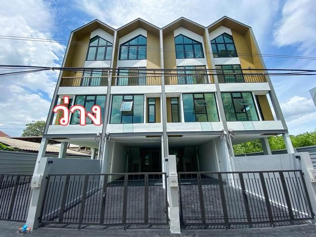 ให้เช่าโฮมออฟฟิศ 4 ชั้น 237 ตร.ม. แปลงมุม ซ.วชิรธรรมสาธิต 60 ใกล้ BTS ปุณณวิถี