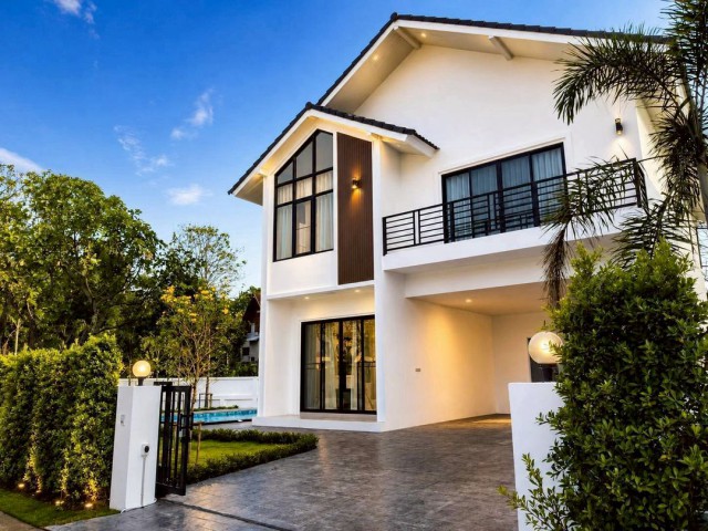 ราคาเริ่มต้นที่ 9.9 ล้าน Pool Villa หลังใหญ่ 2 ชั้น #แปลงมุม ทำเลคุณภาพ #ใกล้กาดฝรั่ง บ้านโมเดิร์นดีไซน์ทันสมัย #หิ้วกระเป๋าเข้าอยู่ได้ทันที