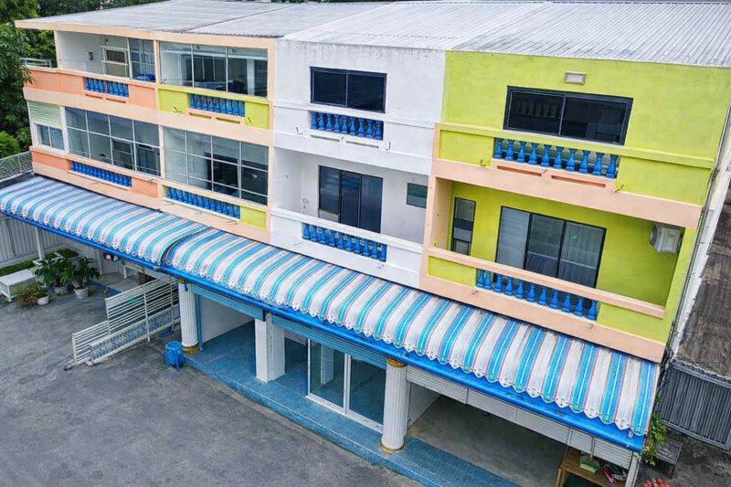 ใกล้ตลาดชุกโดน 300 ม.อาคารพาณิชย์ 3 ชั้น 4 นอน กาญจนบุรี บ้านใต้  สะพานข้ามแม่น้ำแคว แม่กลอง   3 น้ำ ขนาด 24 ตร.ว.288 ตร.ม.1จอดรถ