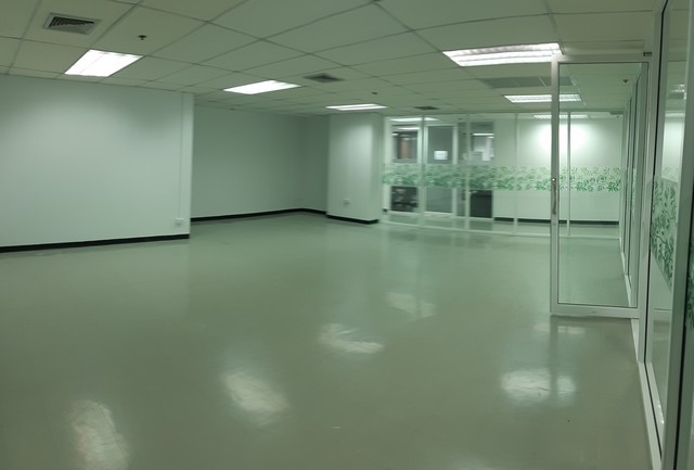 000254 ให้เช่า สำนักงาน อาคารธารารมณ์ บิสซิเนส ทาวเวอร์ ใกล้กับ - ห้องนอน 1 ห้อง ห้องน้ำ 1 ห้อง ชั้นที่ 1