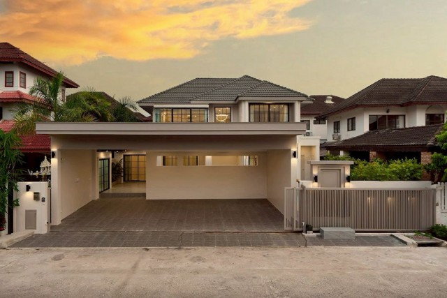 โซนแม่เหียะ เพียง 10.9 ล้าน Luxury Pool Villa บ้านหรู พร้อมเข้าอยู่ เงียบสงบ ใกล้เมือง โอกาสดีของคนอยากอยู่สบาย แถมกำไรในอนาคต