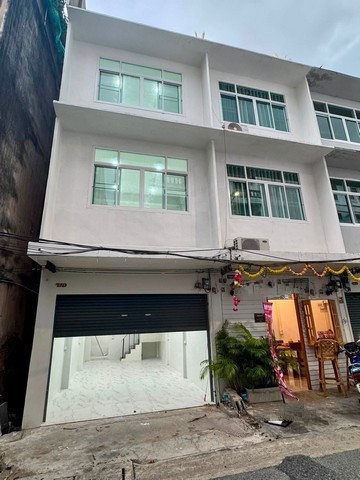 ให้เช่าทาวโฮม 4ชั้น  ใกล้ BTS เซนต์หลุยส์,โรงเรียนอัสสัมชัญแผนกประถม โรงเรียนกรุงเทพคริสเตียนหลังมุม เลี้ยงสัตว์ได้   ซอยสาทร 11  