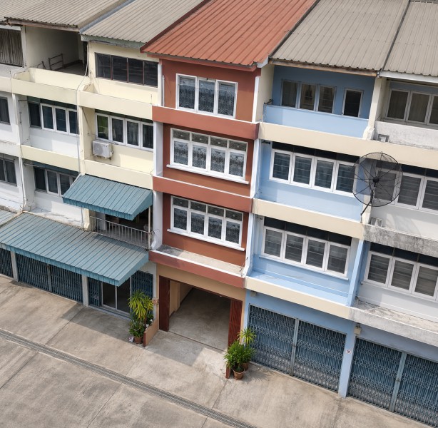 อาคารพาณิชย์ 4 ชั้น 2 นอน 2 น้ำ 18 ตร.ว.288 ตร.ม. จอมทอง2-12  ใกล้ BTSวุฒากาศ1.6กม.  CJ MOREจอมทอง13 600ม. บางขุนเทียน 900 ม.