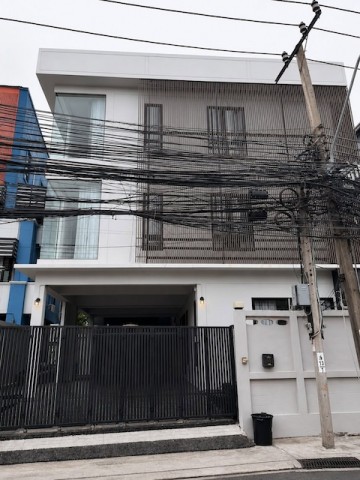 BH4244 ให้เช่าบ้านเดี่ยว 3 ชั้น สุทธิสาร ห้วยขวาง ใกล้ MRT สุทธิสาร พื้นที่ 360 ตร.ม. เหมาะทำโฮมออฟฟิศ บริษัท และอยู่อาศัย