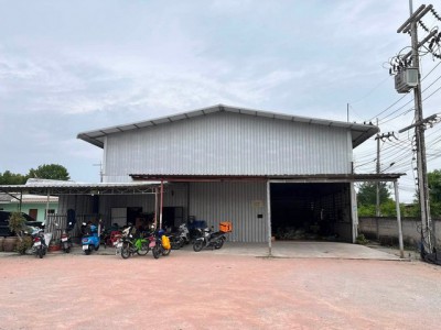 ให้เช่าโกดังบ้านปึกเมืองชลบุรี ให้เช่าโกดังขนาดพื้นที่ 225 ตร.ม. พื้นที่ใช้สอยรวมลานจอดรถ 425 ตารางเมตร