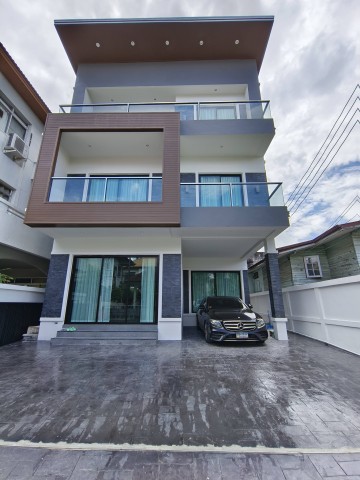 BH4131 ขายและให้เช่าบ้านเดี่ยว 3 ชั้น สุขุมวิท 65 เอกมัย บ้านใหม่หรู พร้อมเฟอร์นิเจอร์ ใกล้ BTS เอกมัย